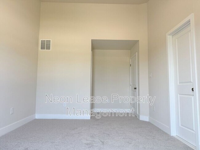 Building Photo - 29860 Bankert Dr