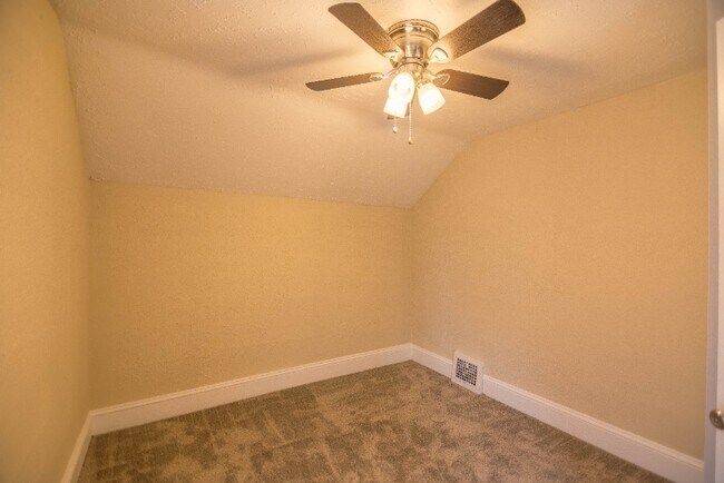 Building Photo - 37355 2nd St