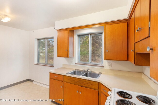 Kitchen - 2411 Forest Rd