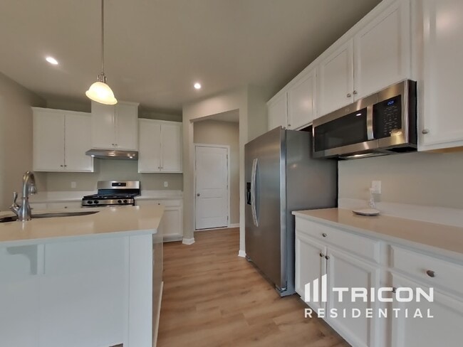 Building Photo - 833 Dean Dr