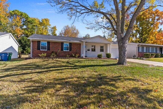 Building Photo - 2180 Glenoro Dr