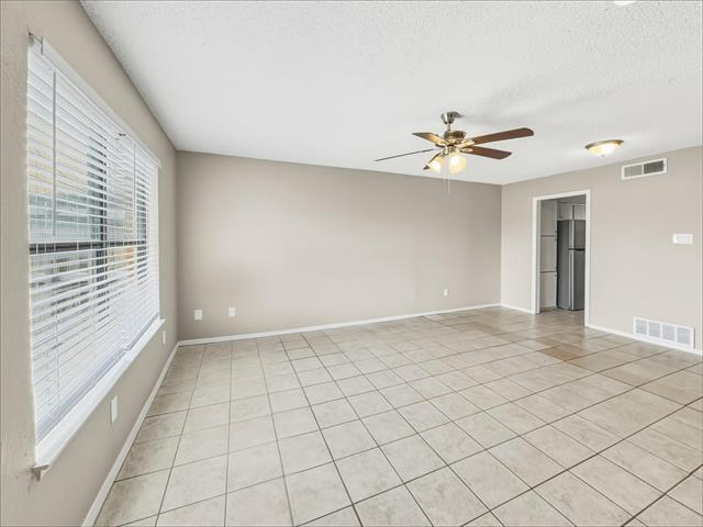 Building Photo - 1006 Bland Dr