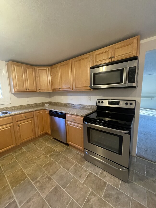 438 Borough Rd - 438 Borough Rd Pembroke NH 03275 | Apartment Finder