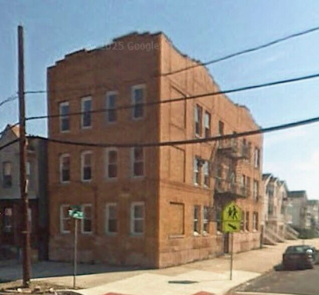 Building Photo - 398 Rose Ave