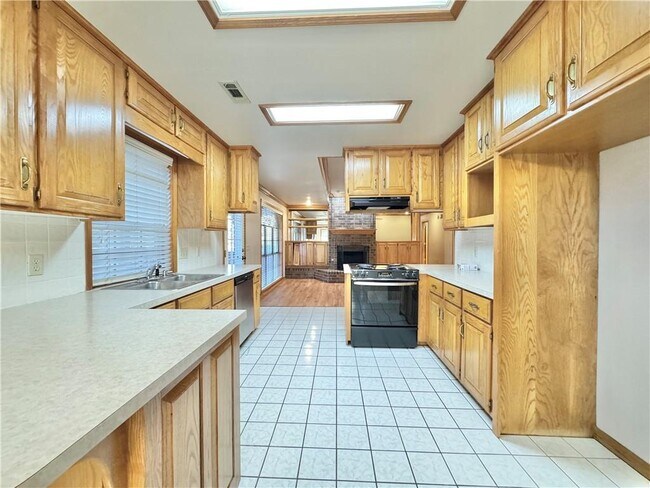 Building Photo - 742 E Birwin St