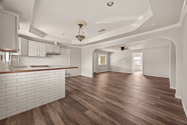 Building Photo - 12906 Gladden Dr