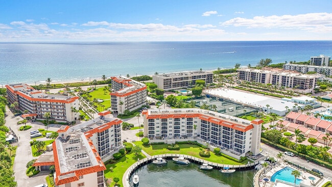 Building Photo - 2871 N Ocean Blvd