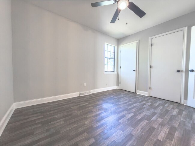 Building Photo - 2BR Townhome in West Ashley – Prime Location & Fresh Updates!