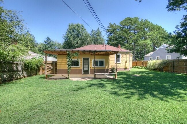 Building Photo - 2715 Thornton Cir SW