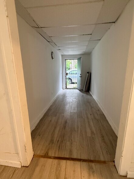 Building Photo - 15220 Saranac Rd
