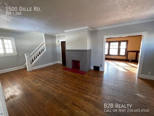 Building Photo - Beautiful and Newly Renovated Single Famil...