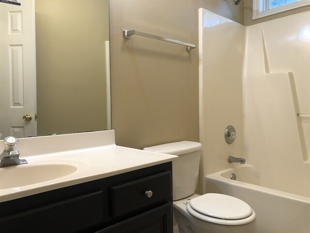 Building Photo - 112 Pine Orchard Ct