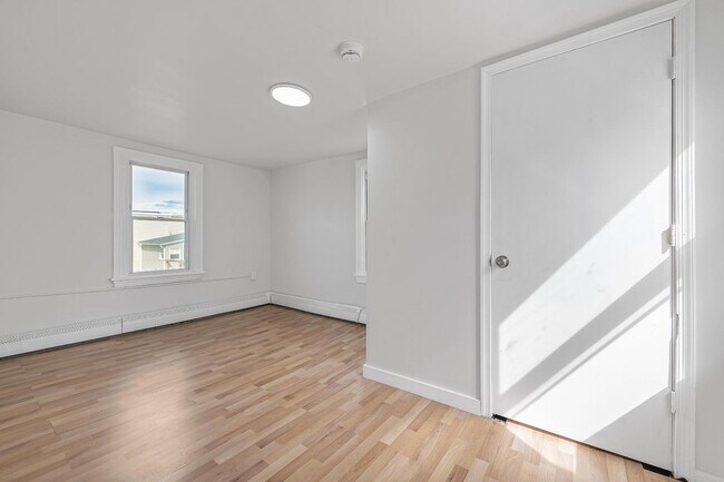 Building Photo - 520 Lincoln Ave