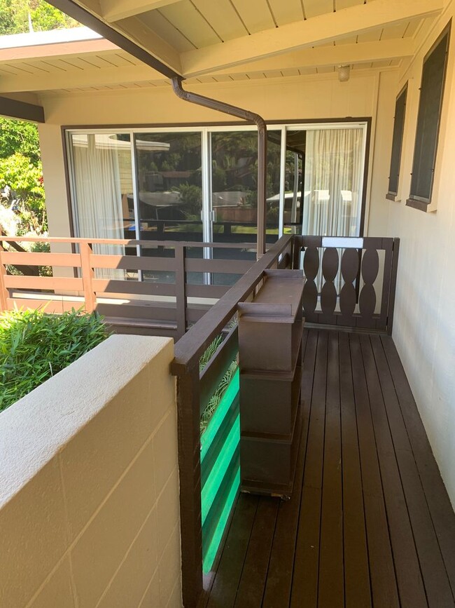 Building Photo - Waialae-Kahala Spacious 3 bedroom & Den, 2...