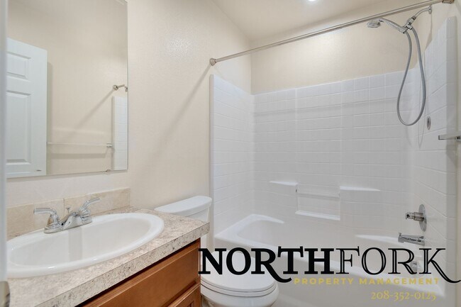 Building Photo - Your Next Nampa home Nestled Near Convenience and Near Country Outskirts