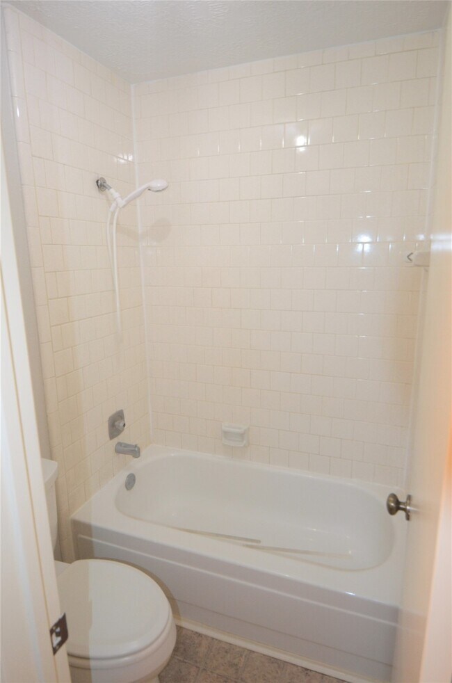 Building Photo - 24006 Merry Oaks Dr