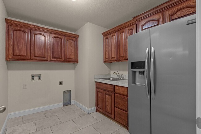 Building Photo - 2801 Savoy Pl