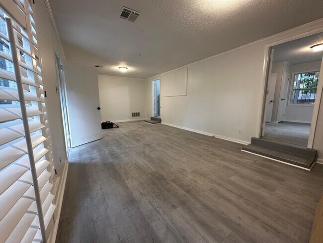 Building Photo - 76 S Haardt Dr