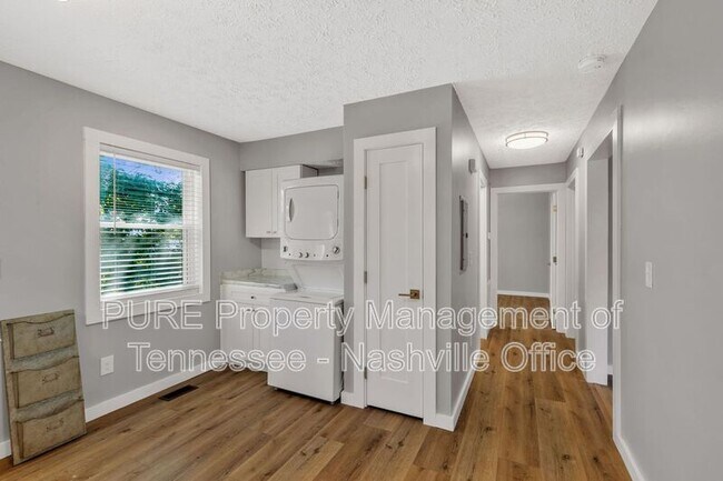 Building Photo - 622 Maplewood Ln