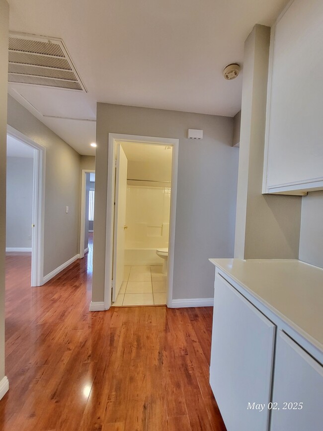 Building Photo - 7614 Isley Ave