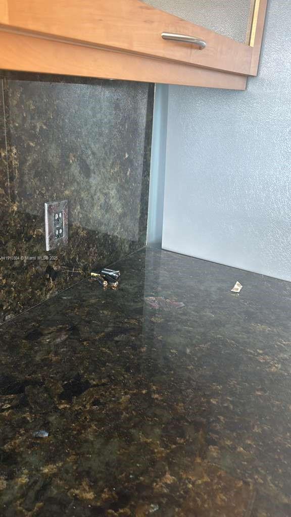 Building Photo - 5025 Collins Ave