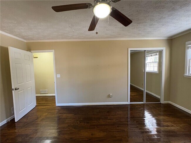 Building Photo - 2490 Trent Dr NE