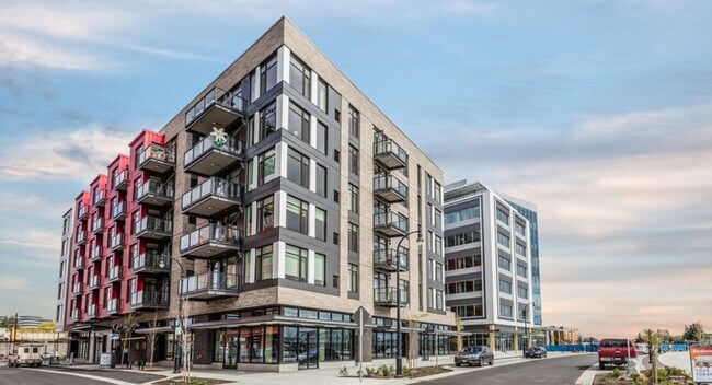 Building Photo - 111 Parkway Pl