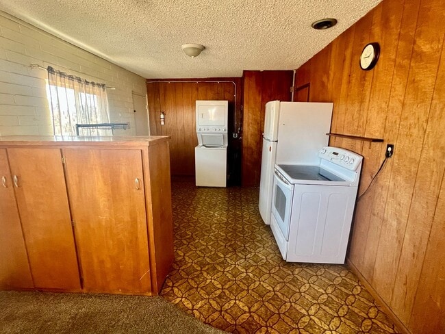 Building Photo - 73817 Crestview Dr