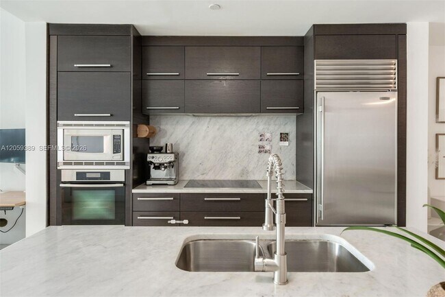 Building Photo - 900 Biscayne Blvd