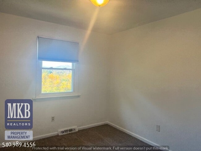 Building Photo - 4 Bedroom 2 Bath in Monterey Neighborhood