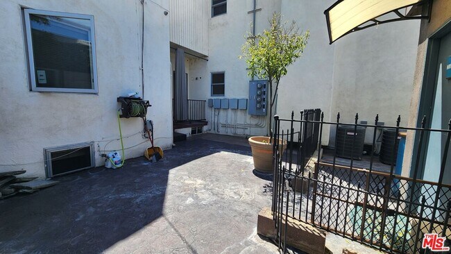 Building Photo - 223 N Cordova St