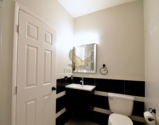 Building Photo - 10524 Autumn Pine Ave