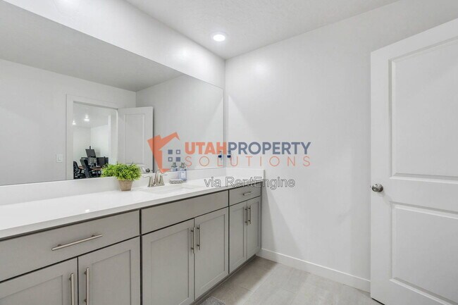 Building Photo - 213 W Prickly Pear Dr