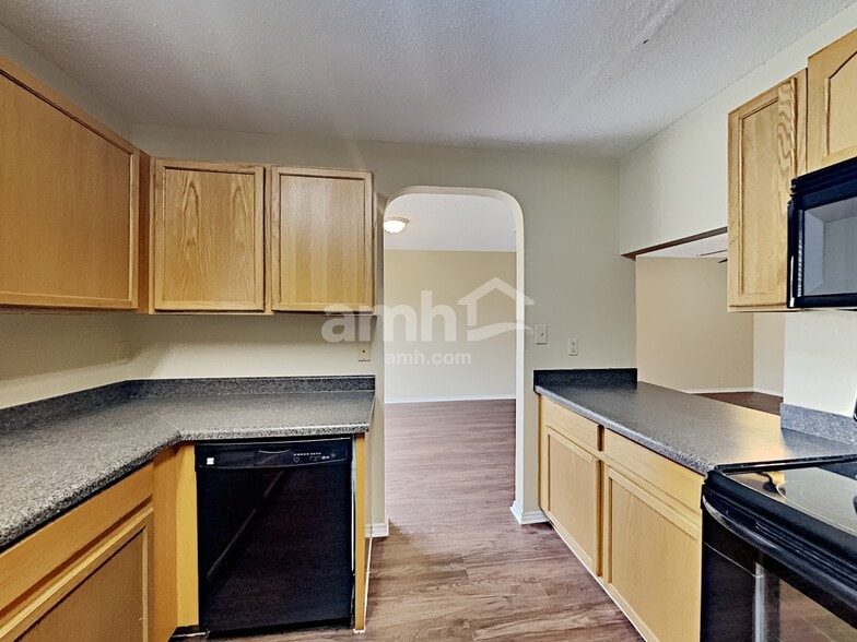 Building Photo - 7810 Dueling Oak
