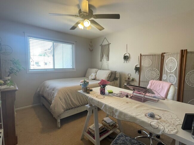 Building Photo - 3041 Rancho la Presa
