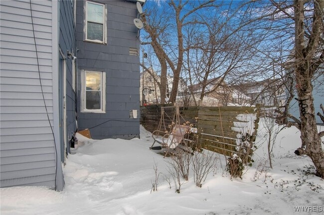 Building Photo - 395 Hampshire St