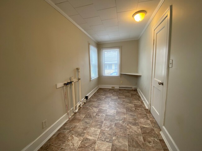 Building Photo - 2 Bedroom, 1 Bathroom House in High Point!