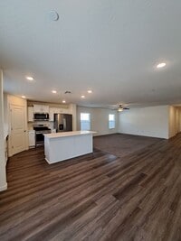 Building Photo - Beautiful 4 Bedroom Home in Madera, Ca!