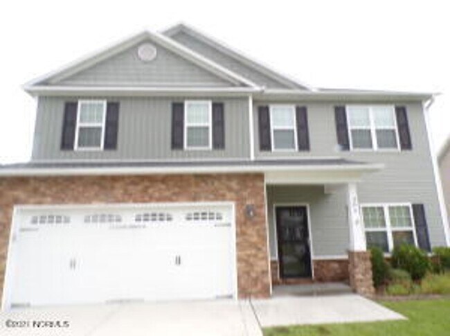 Building Photo - 4 Bedroom 2.5 Bathroom home located in Carolina Subdivision