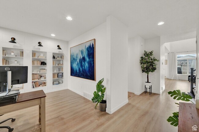 Building Photo - 15162 S Cantle Dr