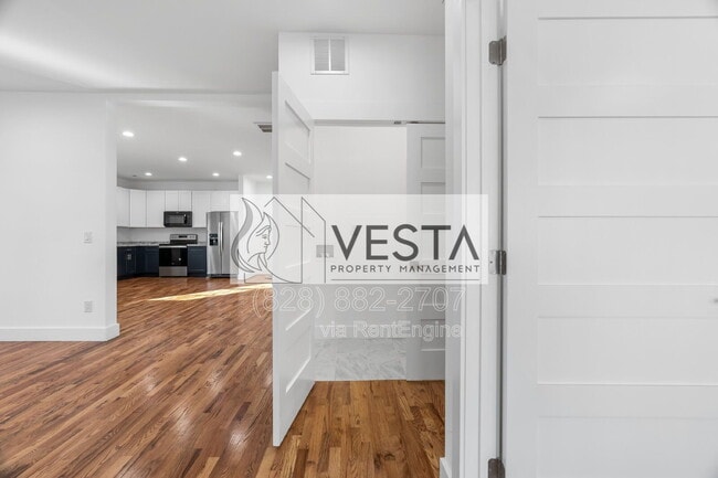 Building Photo - 510 Deaverview Rd