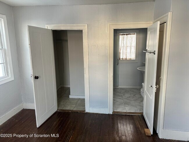 Building Photo - 1108 N Abington Rd