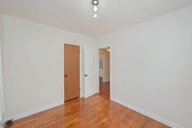 Building Photo - 204 E 2nd Ave