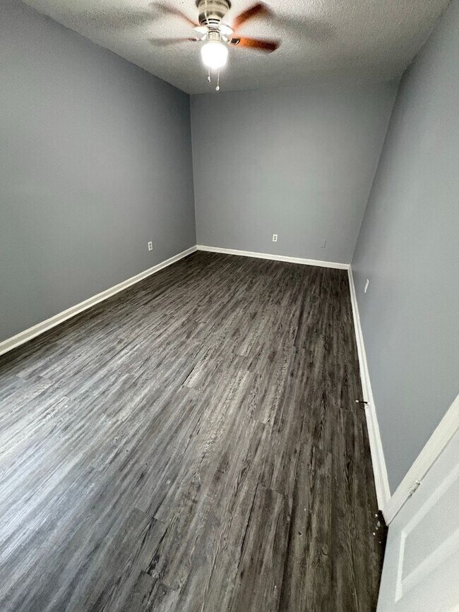 Building Photo - Very Nice Home in Frayser - 1/2 Off The 1st Months Rent
