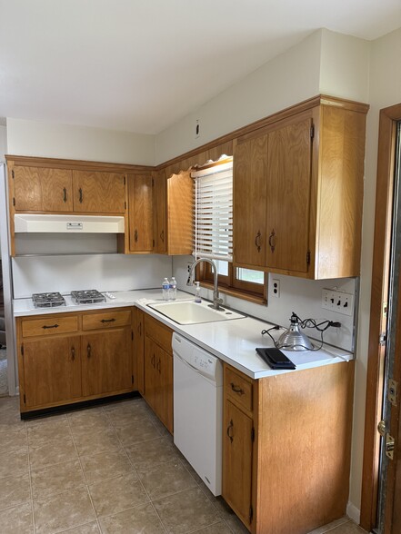 kitchen 1 - 297 Airmont Ave