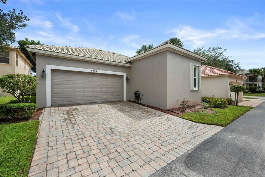 Building Photo - 8203 Calterra Dr