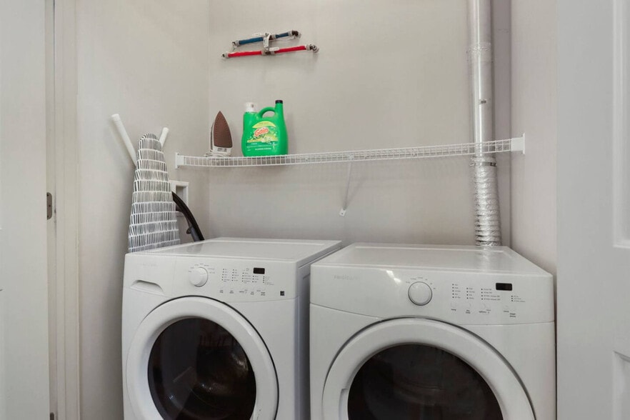 Building Photo - 256 N Addison Ave