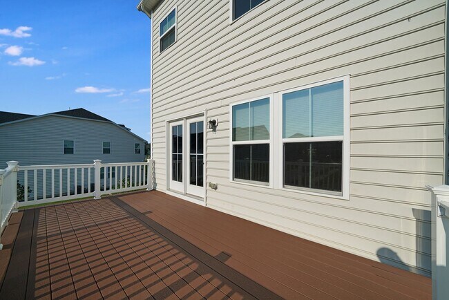 Building Photo - Luxury 3 Bedroom 4 Bath Townhome in Atwater Community