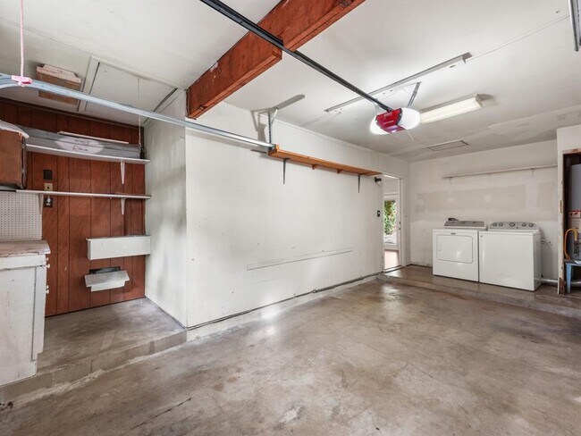 Building Photo - 8010 Camden Dr