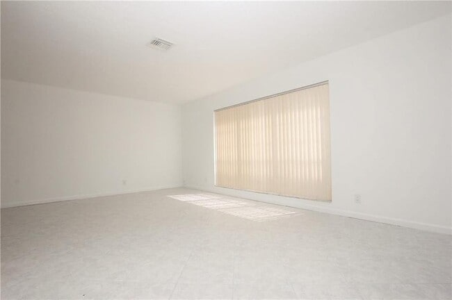 Building Photo - 1122 NW 82nd Ave